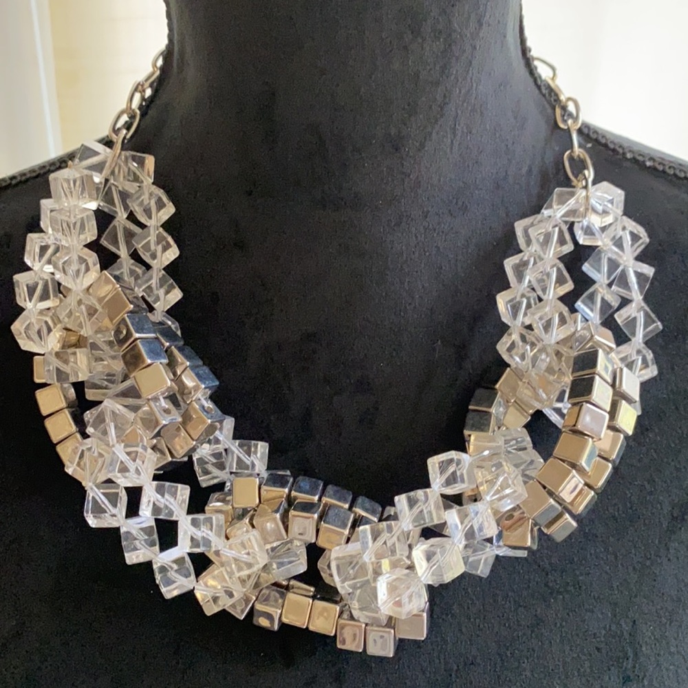 FUN… clear Acrylic and Silver Adjustable Chain Link Necklace NWT